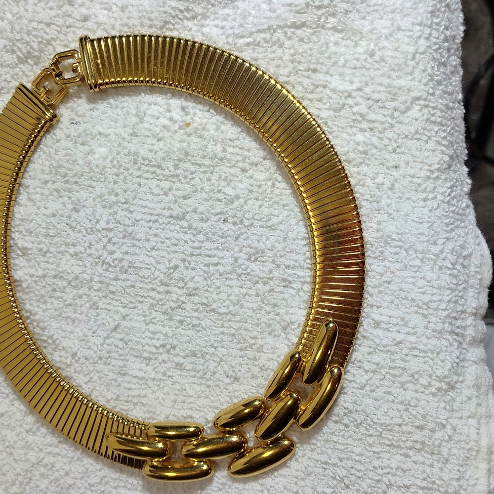 Elegant Givenchy Gold Panther Link  Necklace Statement - Picture 5 of 5